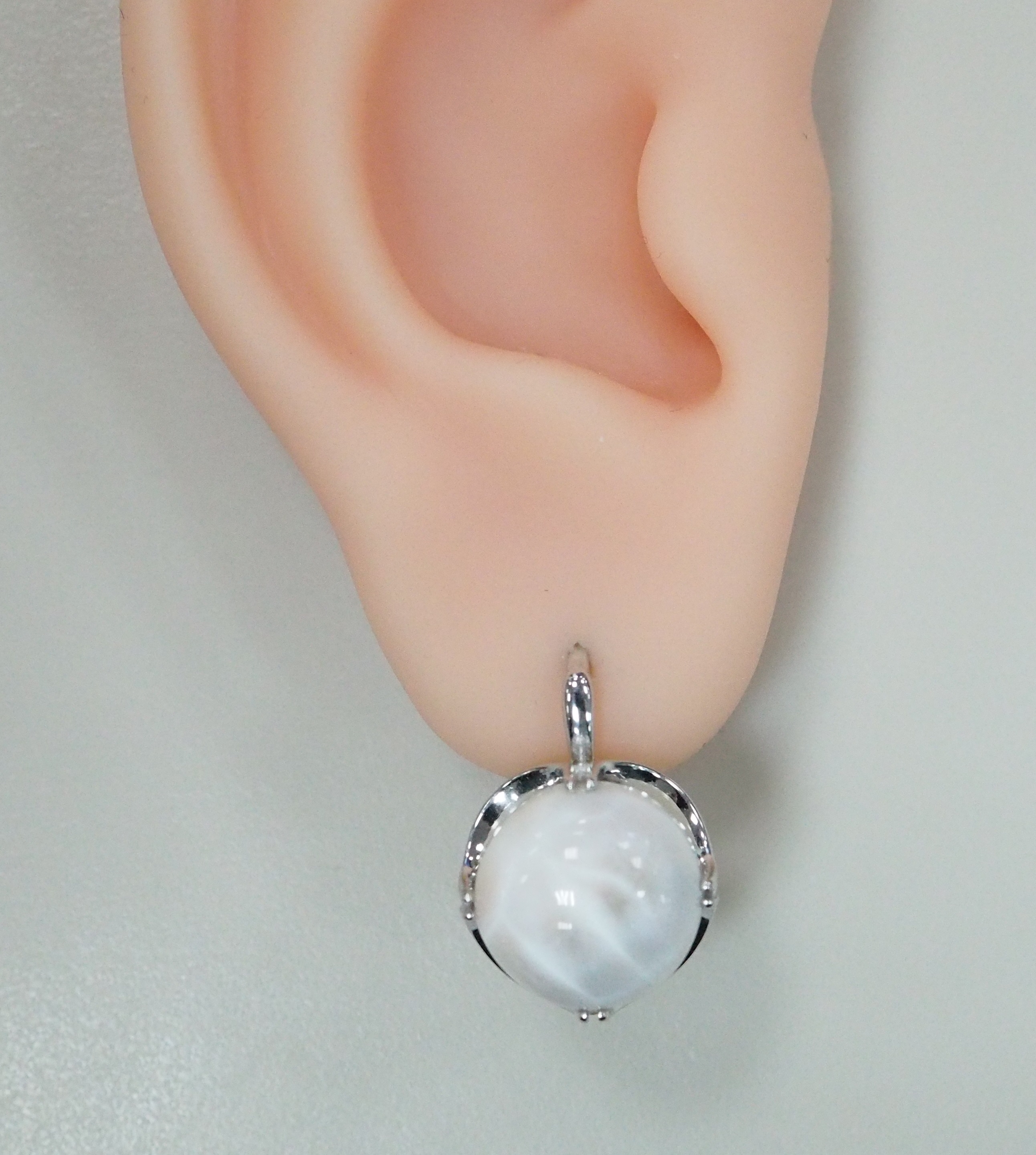 Серебряные серьги с натролитами